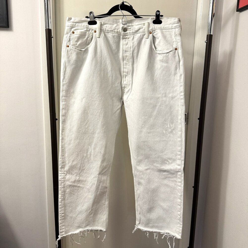 LEVI'S WHITE CROPPED 501 DENIM JEANS 52436 Paint Splattered Distressed - size 38